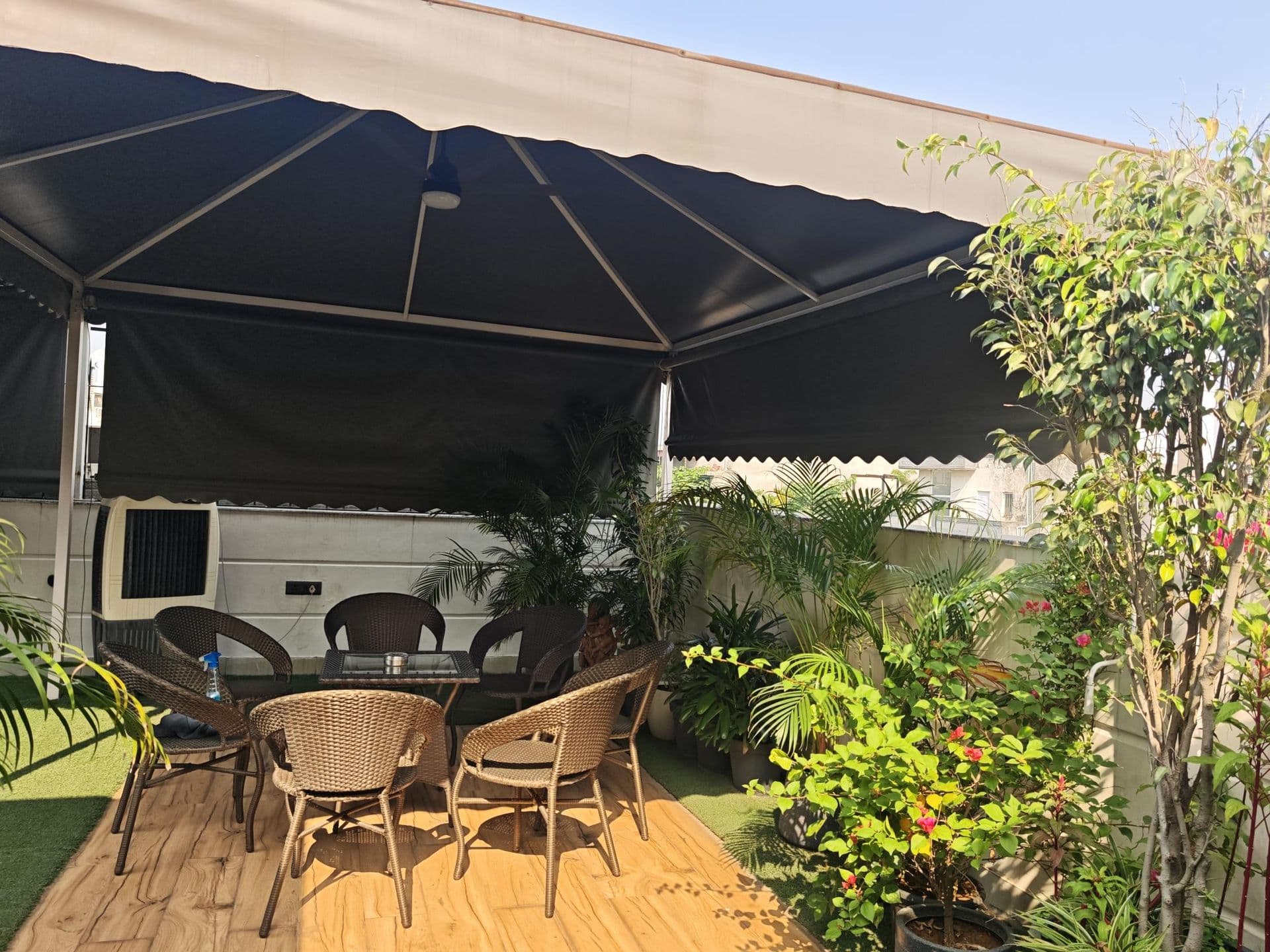 Anniversaries and proposals at Terraza de Fiesta GK2: Seating among the plants
