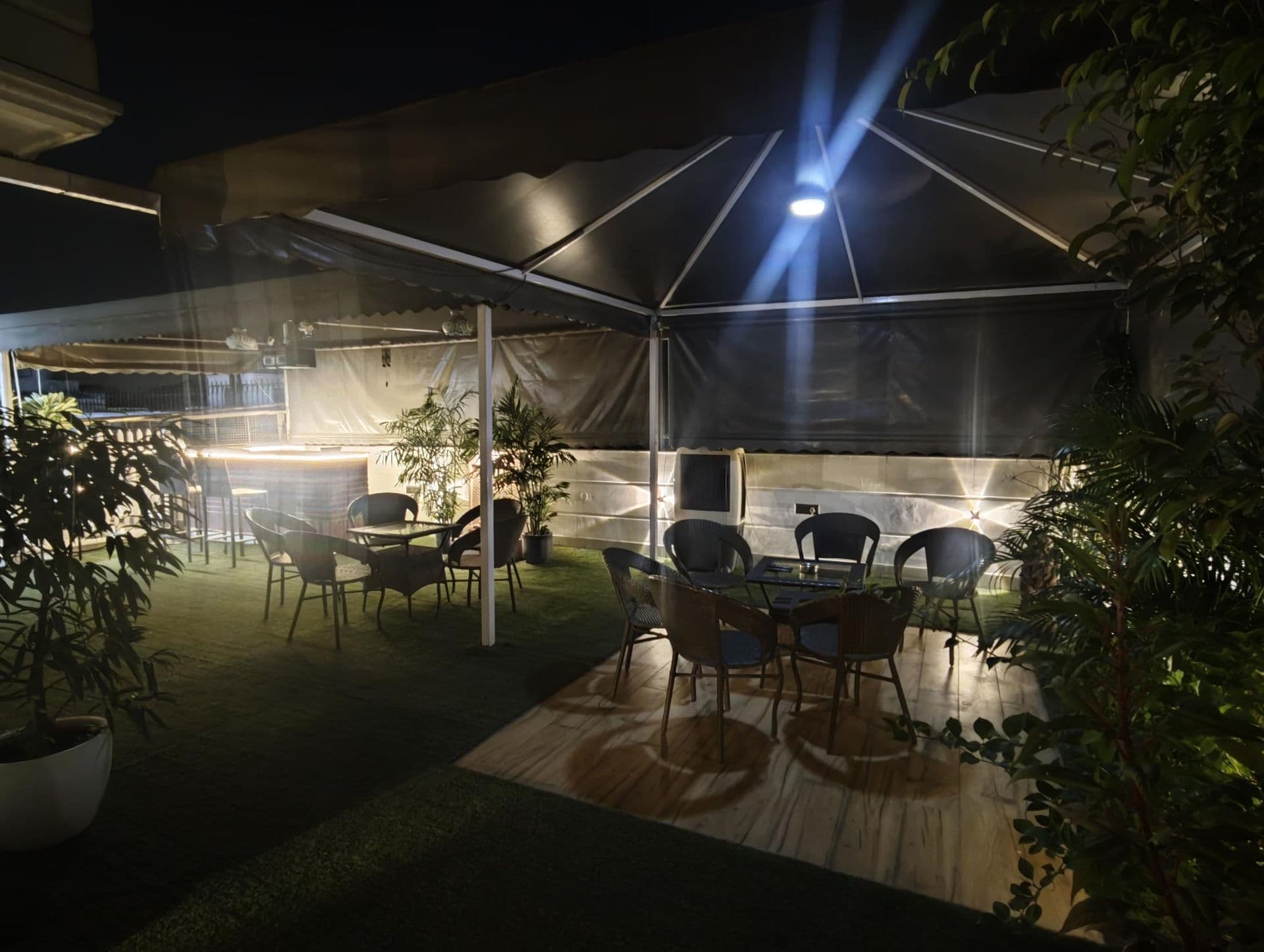 Satsang, bhajan and kirtan evenings at Terraza de Fiesta GK2: A stone Buddha fountain between two potted palms